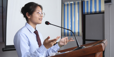 BBM student practicing presentation skill
