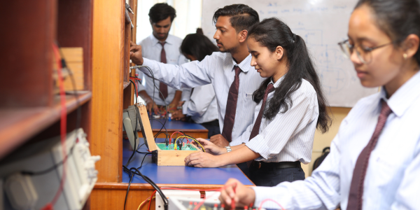 IT department learning to use electrical equipements